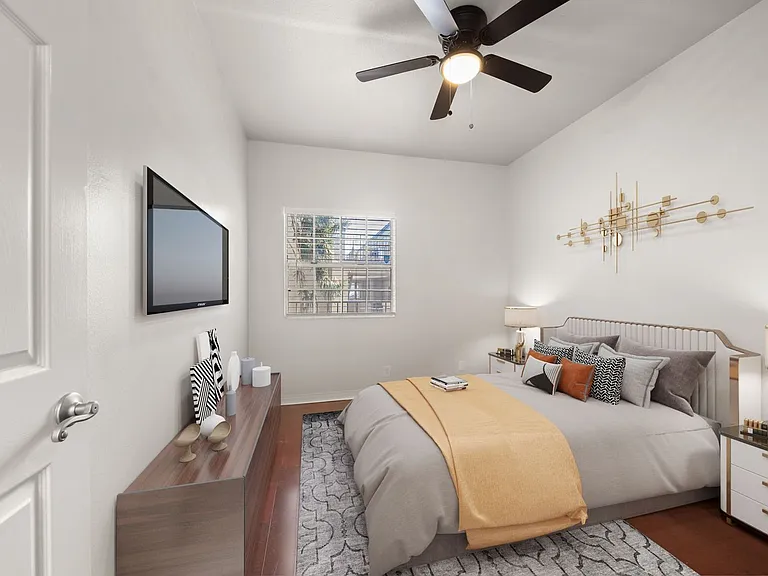 1145 Roswell Ave #203 — Photo 4