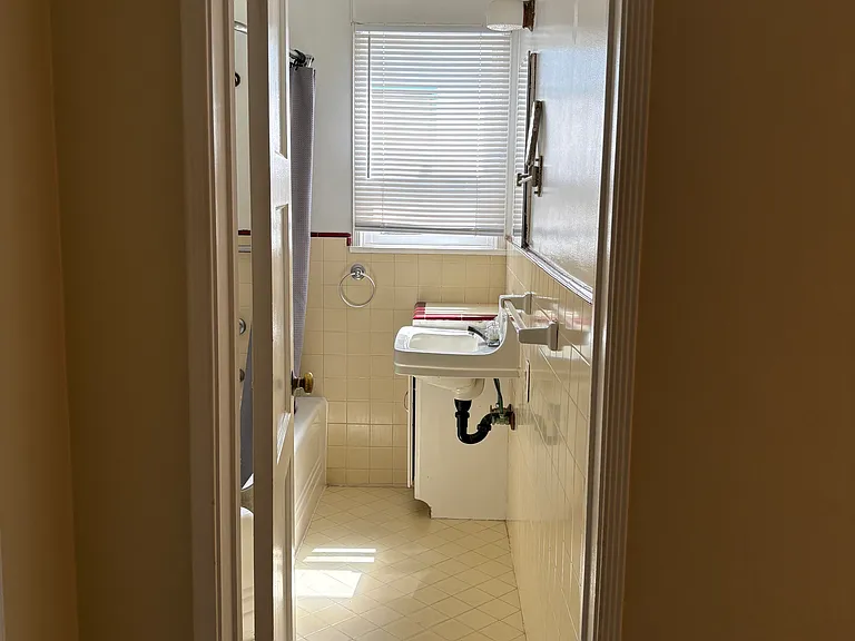 222 Avenue C — Photo 18