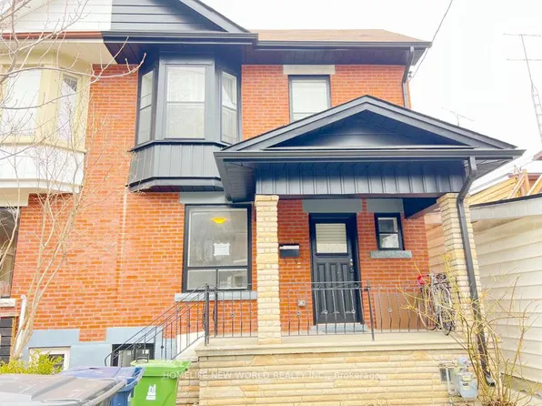 3 Roblocke Ave, Toronto, ON M6G 3R6