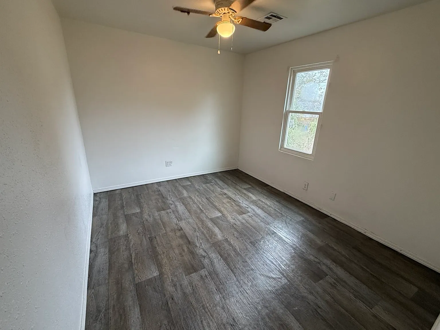 2407 Manila St — Photo 2