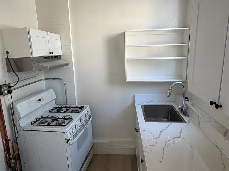 837 Broadway St #2 — Photo 8