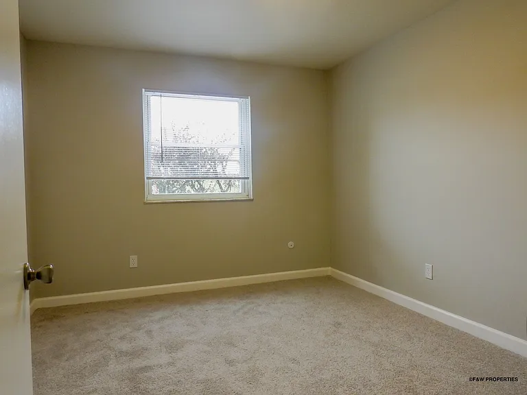1392 Bryden Rd — Photo 17