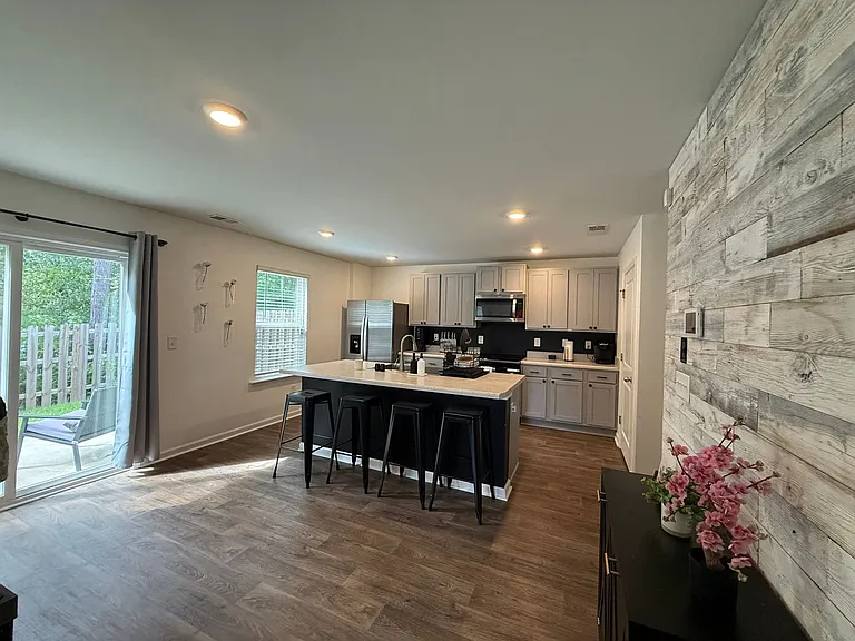 386 High Ridge Ct — Photo 4