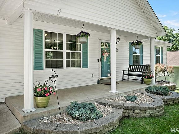 4th image of 28 Forest Ln