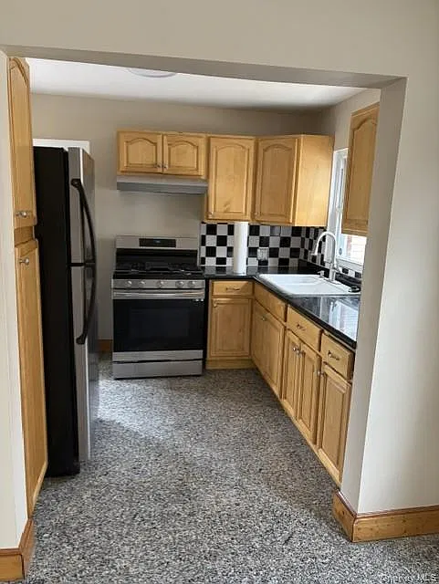 4 bed, 2.0 bath, 1739 sqft, $4,500 — Photo 4