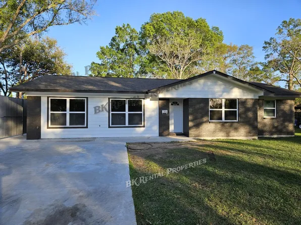 1108 N 3rd St, Silsbee, TX 77656