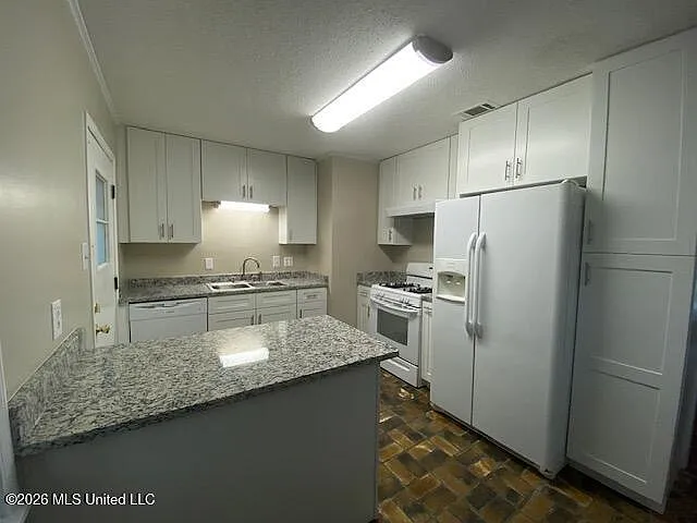 422 Whispering Pine Dr — Photo 10