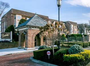 20611 Emily Rd, Flushing, NY 11360