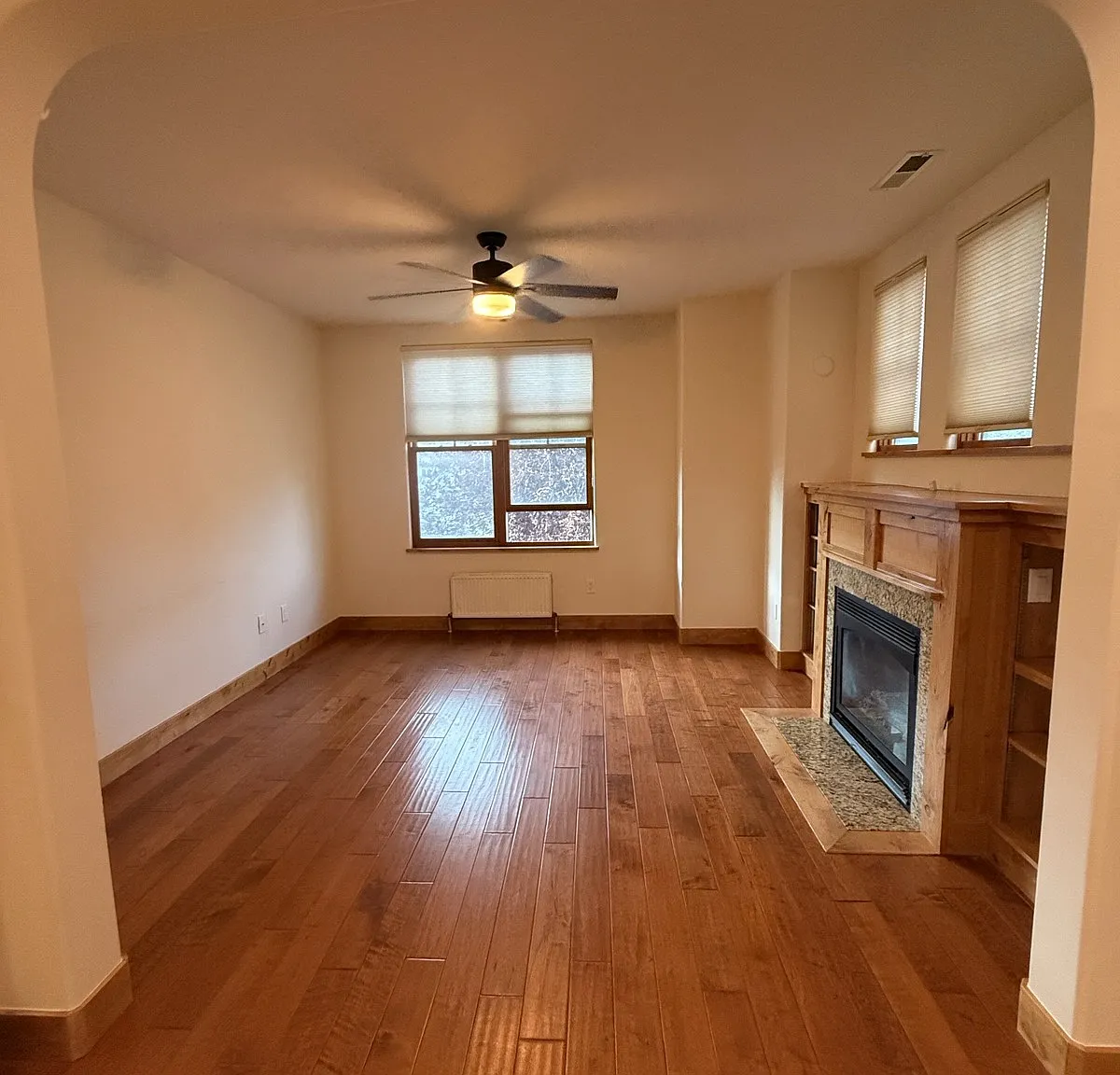 3 bed, 2.5 bath, 1680 sqft, $4,400 — Photo 2