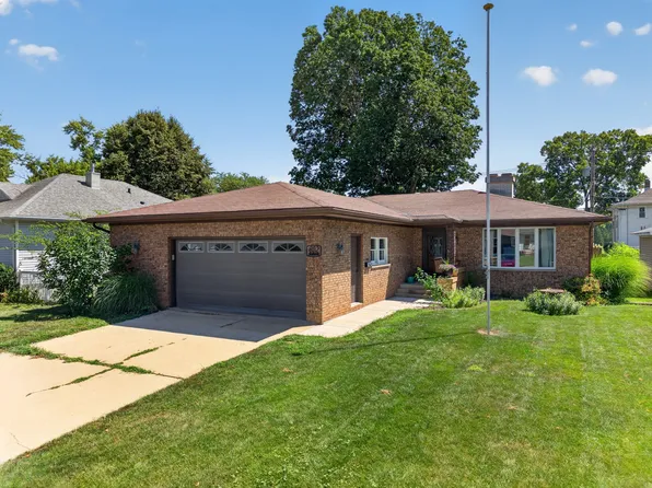 802 Adams St, Ottawa, IL 61350