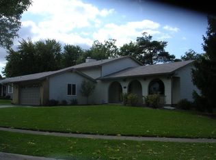 950 Borman Ct, Elk Grove Village, IL 60007