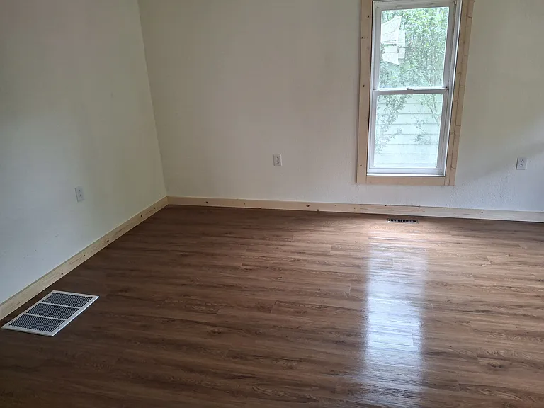 83 Glenview Ave — Photo 4