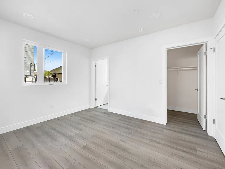 1150 W 38th St — Photo 98