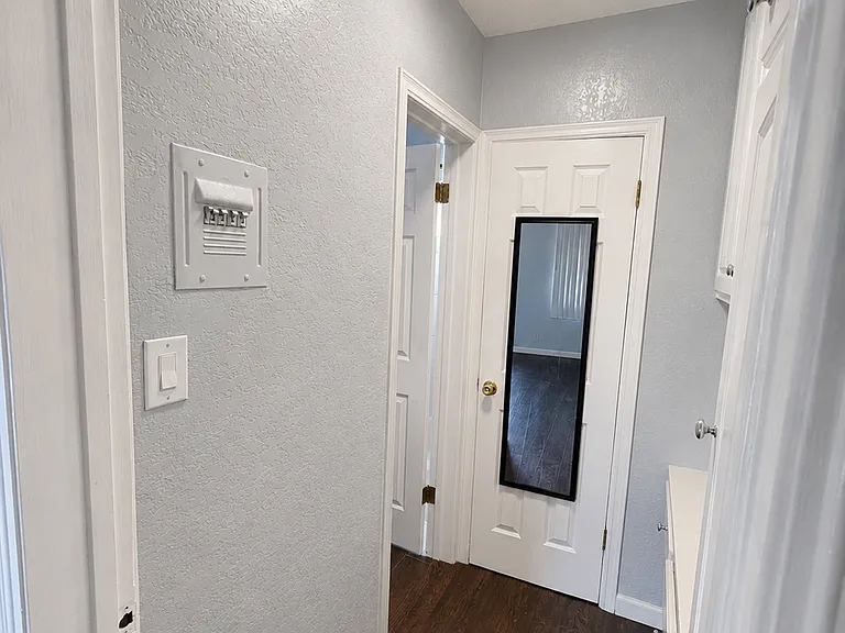 Chanteclaire Apartments — Photo 11