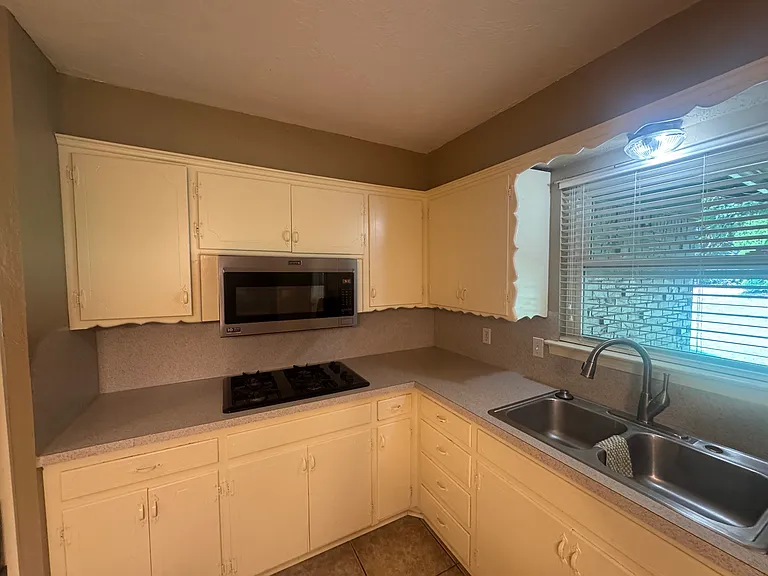 1825 S Rankin St — Photo 5
