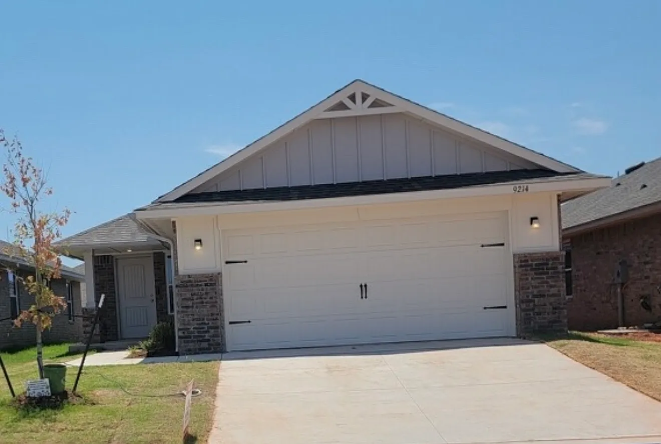 3 bed, 1257 sqft, $2,000 — Photo 1