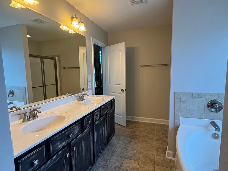 203 Ashton Ct — Photo 23