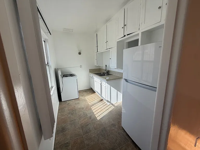 2335 Miramar St — Photo 3