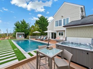 33 Old Canoe Place Rd, Hampton Bays, NY 11946