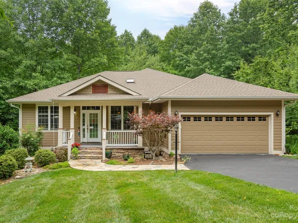 581 Pinnacle Peak Ln, Flat Rock, NC 28731