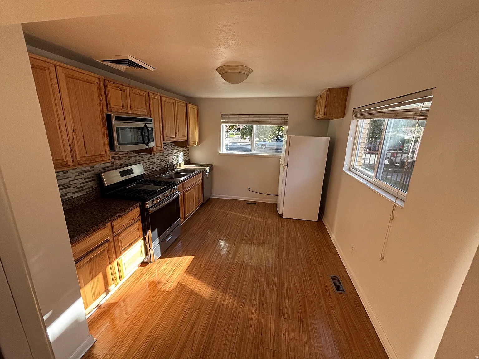 2 bed, 1000 sqft, $1,295 — Photo 1