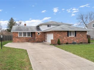 8533 Oxford Dr, Strongsville, OH 44136