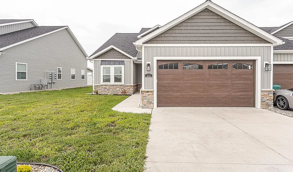 4 bed, 3.0 bath, 2317 sqft, $2,950 — Photo 1