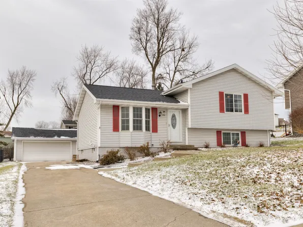 390 Becky Lynn Blvd, Pleasant Hill, IA 50327