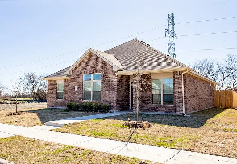1806 Jasmine Dr — Photo 2