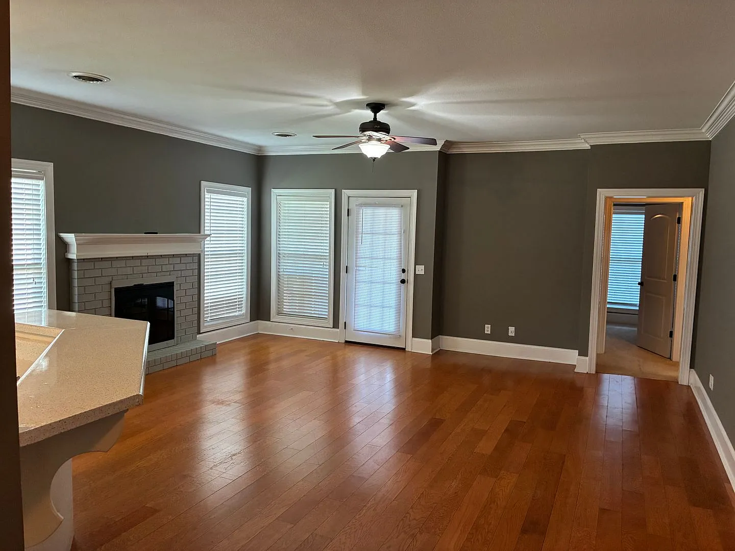 233 Forest Glen — Photo 2