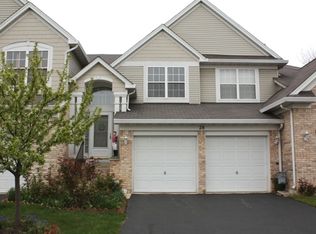 28 Bay Dr, Itasca, IL 60143