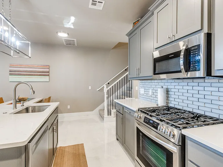 609 Abadan Dr — Photo 16