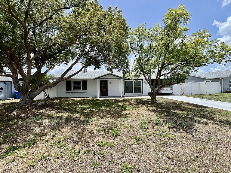 704 Torrey Pines Ave — Photo 1