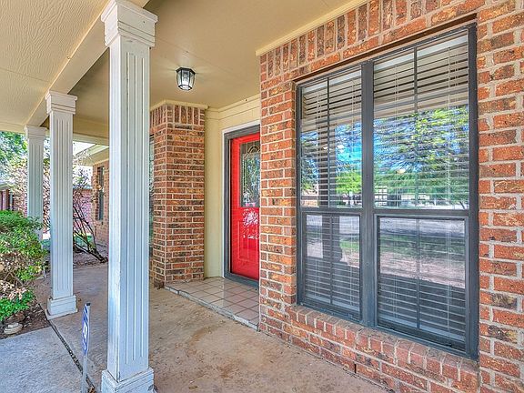 3rd image of 4702 Royal Oak Dr