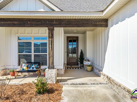 3rd image of 111 Field View Ln