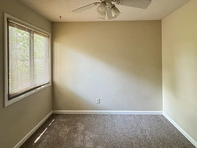 3832 Sarasota Dr — Photo 12