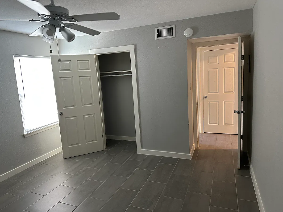 Building Photo - 1535 Contour Dr #11