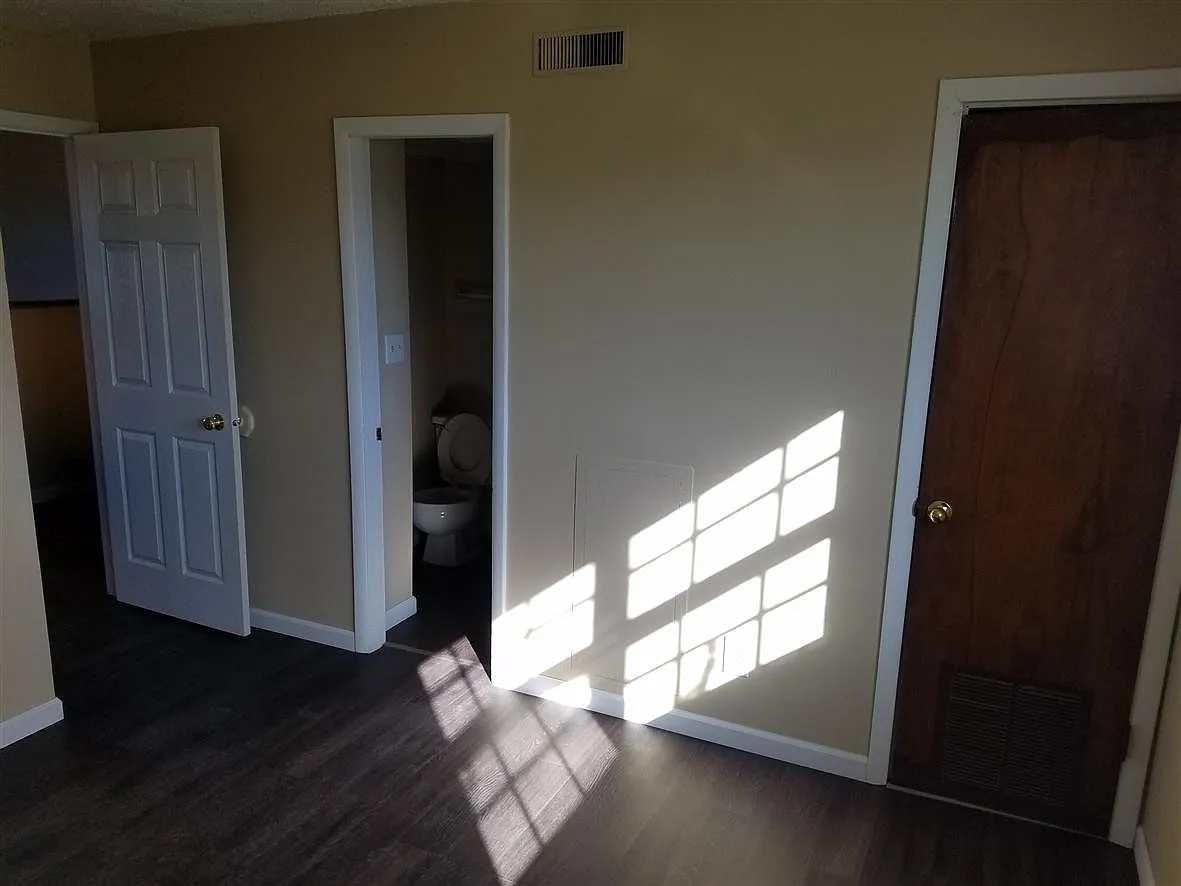 Cardinal Apartments — Photo 3