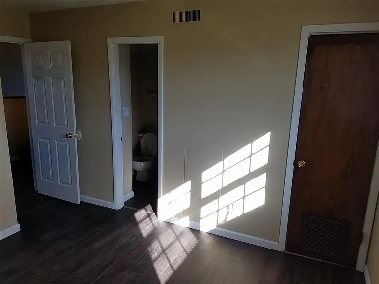 Cardinal Apartments — Photo 3