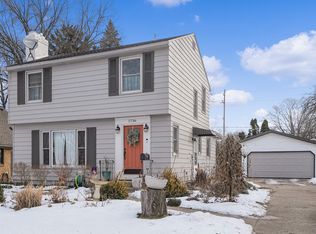 1736 Cambridge Dr SE, Grand Rapids, MI