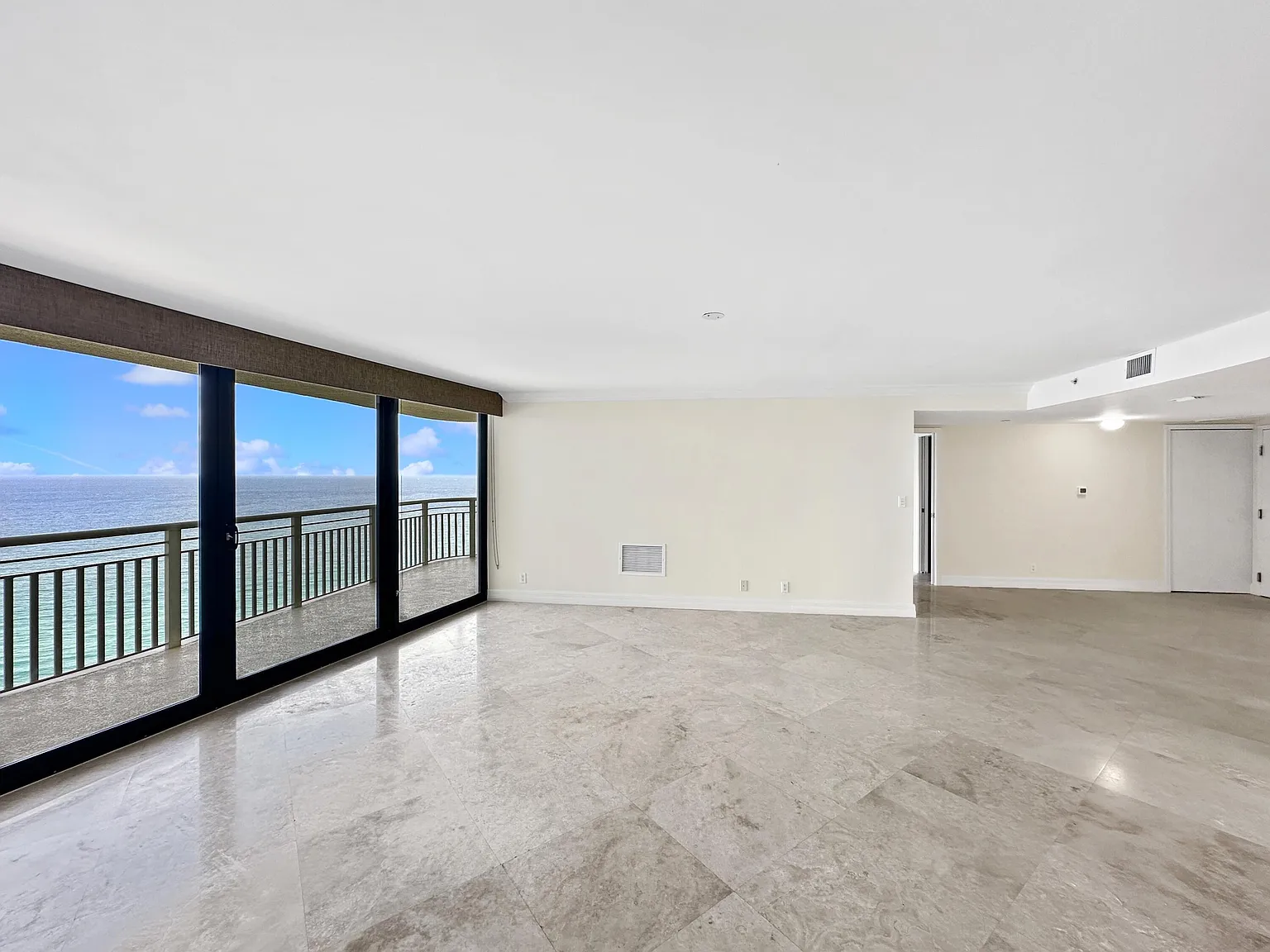 2 bed, 2.0 bath, 1509 sqft, $5,600 — Photo 3