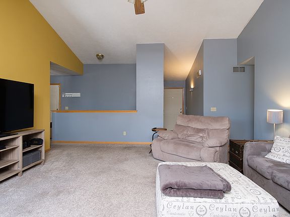 3rd image of 6668 Louden Dr