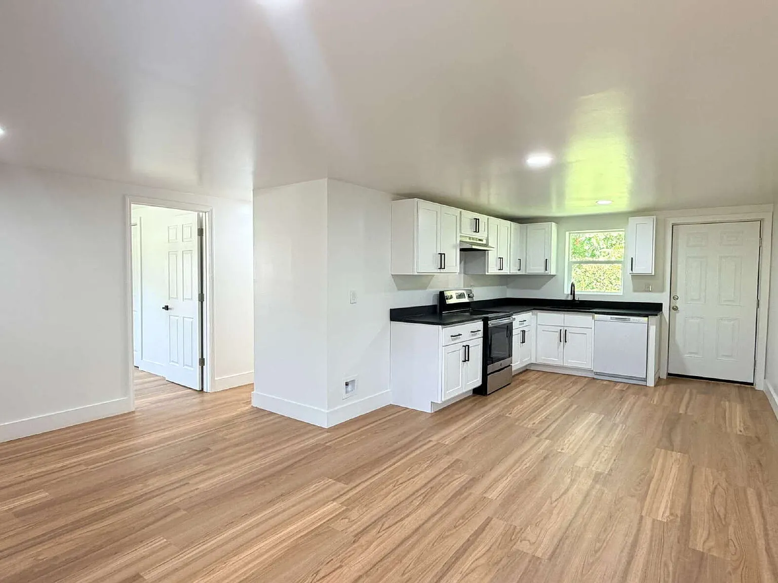 2 bed, 1.0 bath, $1,000 — Photo 4