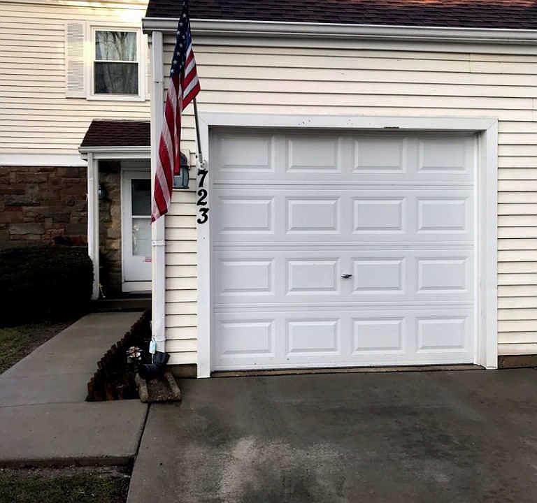 2nd image of 723 Weymouth Cir