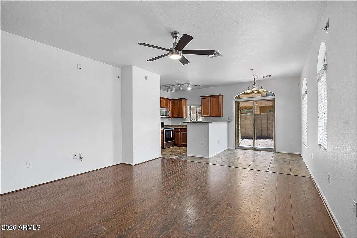 2 bed, 2.5 bath, 1161 sqft, $2,000 — Photo 4