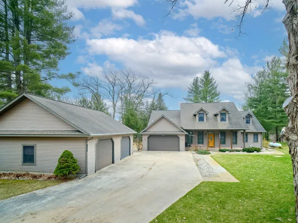 10443 Indian Trail Dr, Manistee, MI 49660