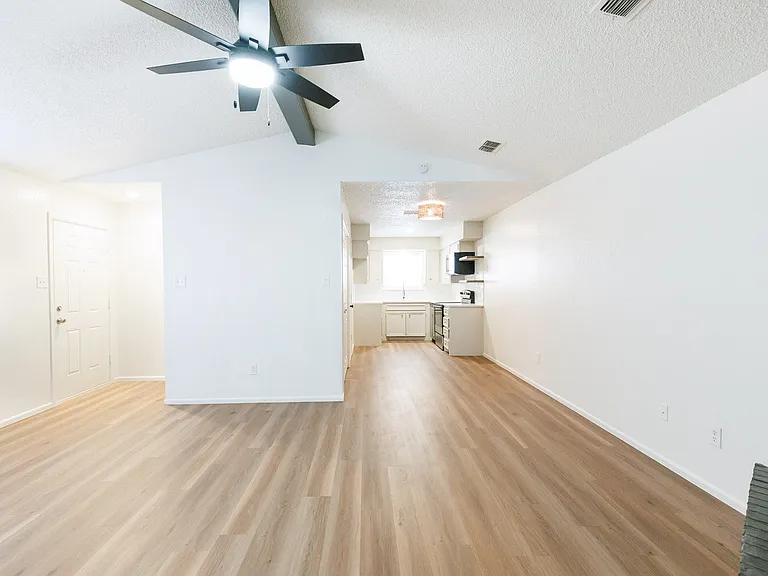 8214 Vernon Ave #B — Photo 13