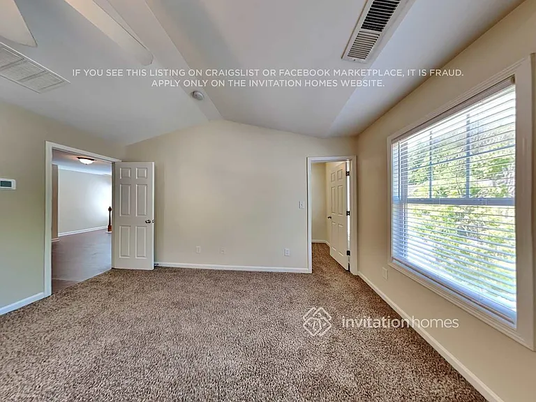 447 Grenier Ter — Photo 10