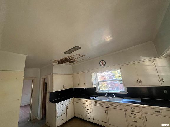 5th image of 104 Joplin St