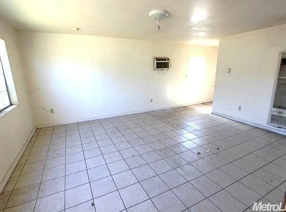 3rd image of 1796 Olive Ave